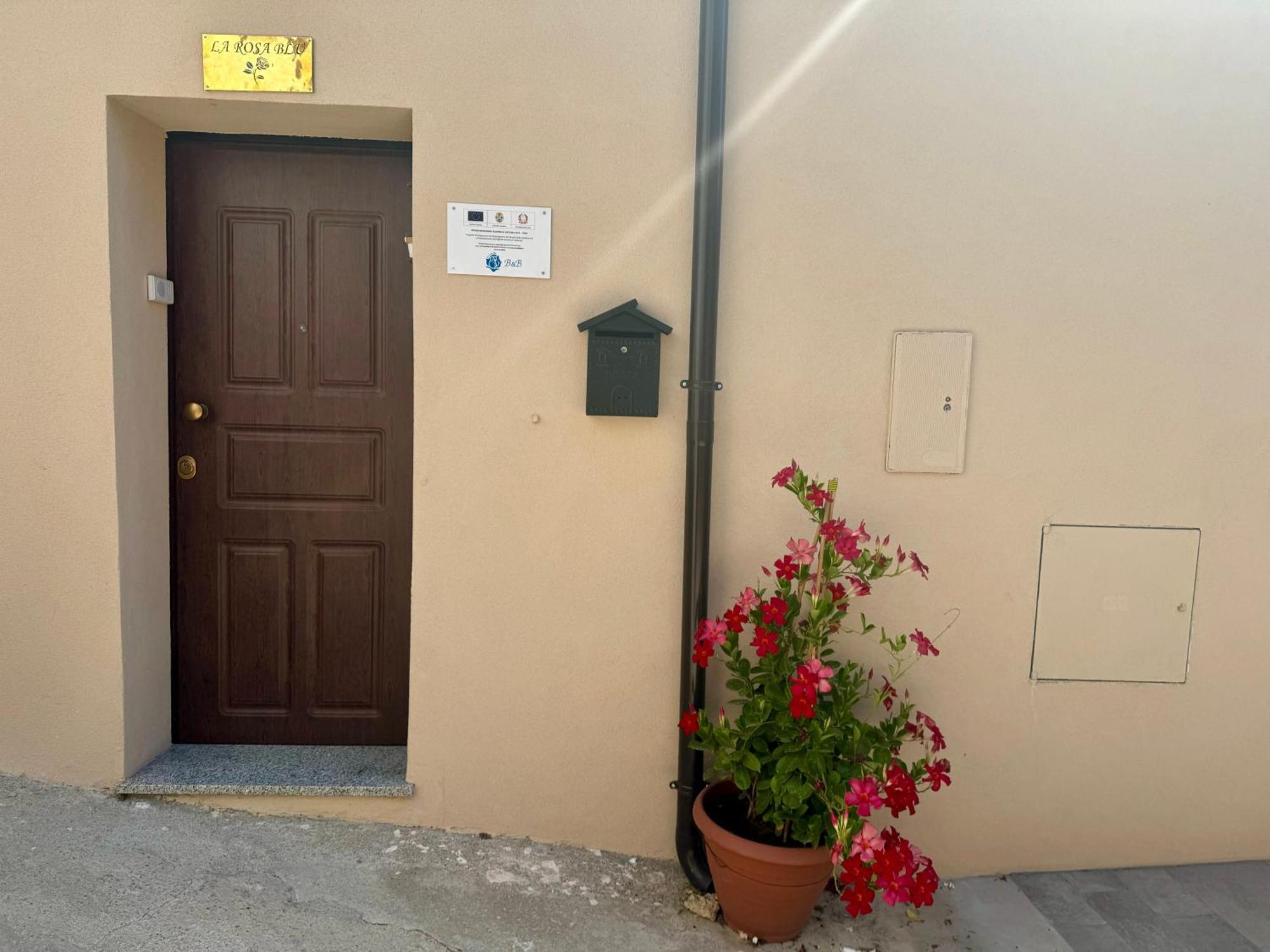 La Rosa Blu Bed & Breakfast Джераче Екстериор снимка